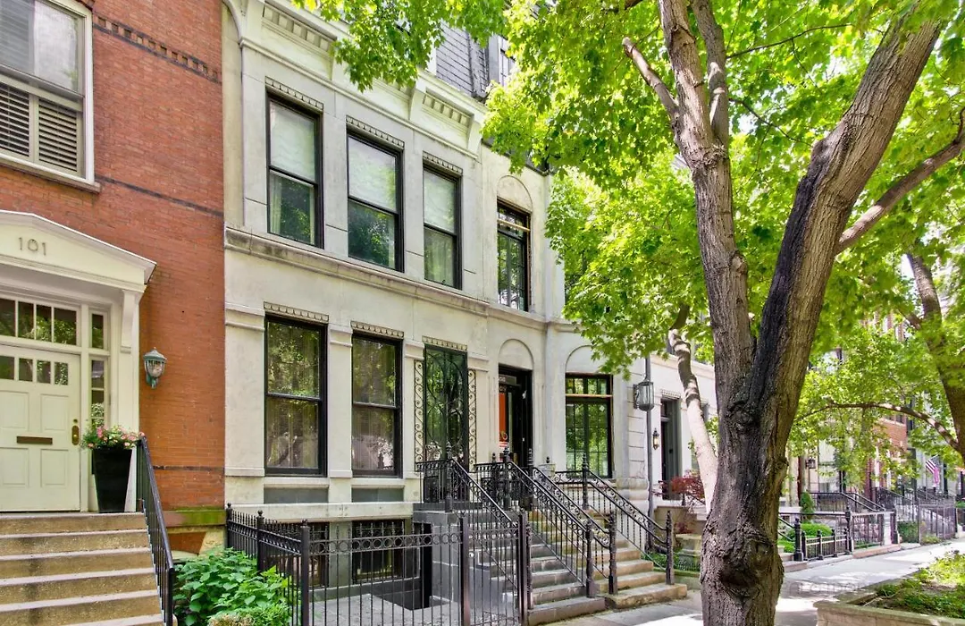 Historic Luxury Townhouse In Downtown Chicago-1