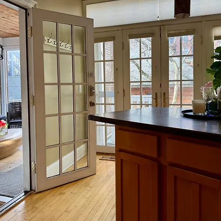5 Bedroom Huge House In Best Location Parking Fireplace Back Yard-3
