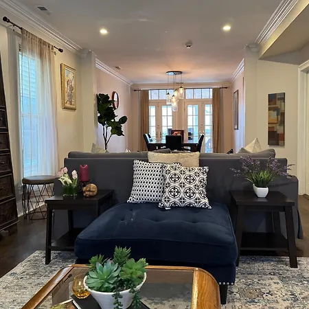 5 Bedroom Huge House In Best Location Parking Fireplace Back Yard-2