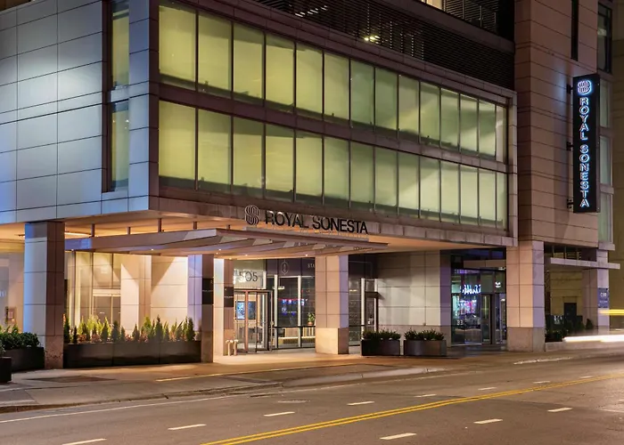 Resort: The Royal Sonesta Chicago River North