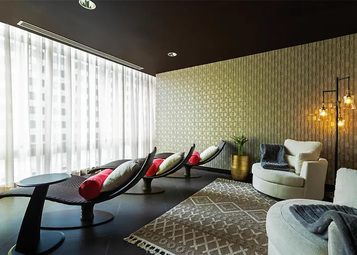 Hotels with tennis Thewit Chicago, A Hilton